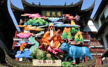 Mid-Lake Pavilion in Shanghai’s Old Town