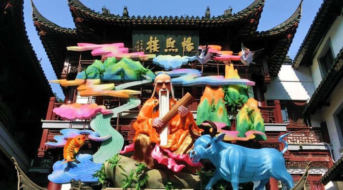 Mid-Lake Pavilion in Shanghai’s Old Town